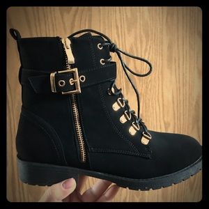 Suede black boots nwt